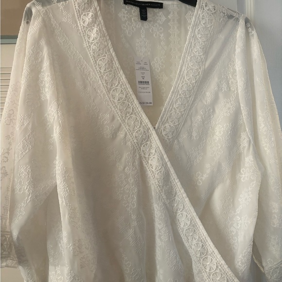 WHITE HOUSE BLACK MARKET WHITE LACE TOP. - Picture 2 of 5